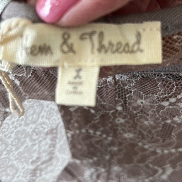 NWT Hem & Thread Women’s Taupe Lace Top, Size Large! - Picture 2 of 7